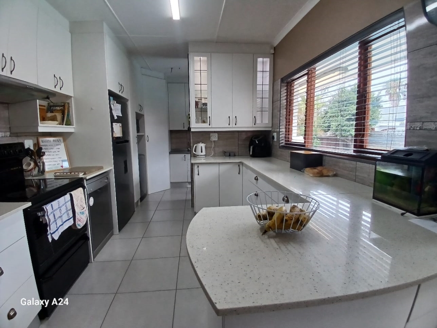 5 Bedroom Property for Sale in Beacon Bay Eastern Cape